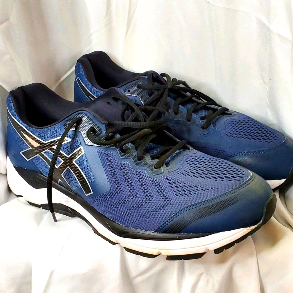 Asics Gel Foundation 13 4E Wide Running Shoe